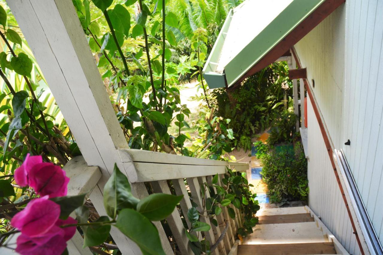 Fare Maheata Hotel Pihaena Exterior foto